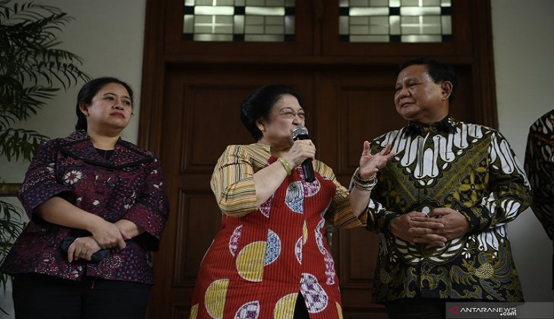 Megawati didampingi Puan Maharani bertemu Prabowo Subianto. FOTO: Antara Megawati didampingi Puan Maharani bertemu Prabowo Subianto. FOTO: Antara