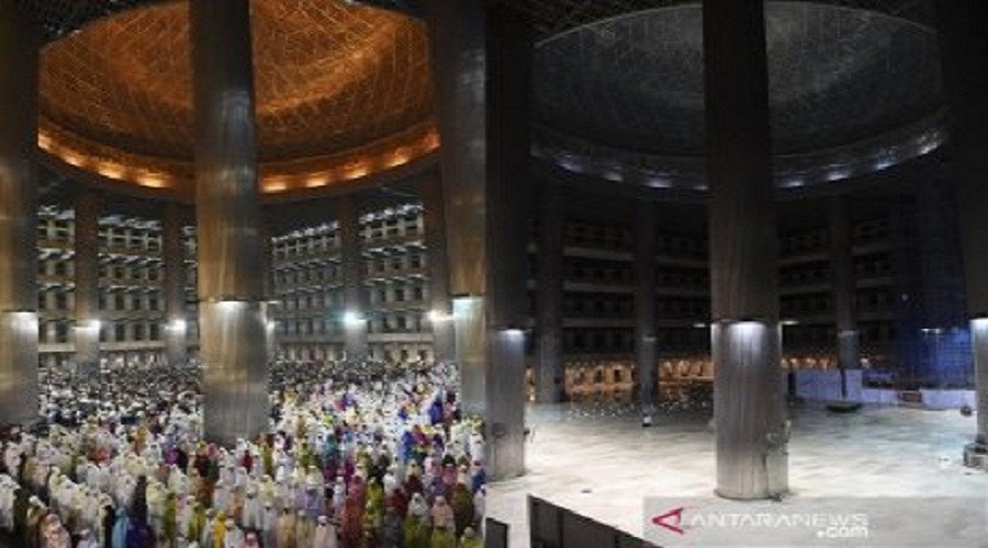 Tarawih di Masjid Istiqlal. FOTO: Antara Tarawih di Masjid Istiqlal. FOTO: Antara