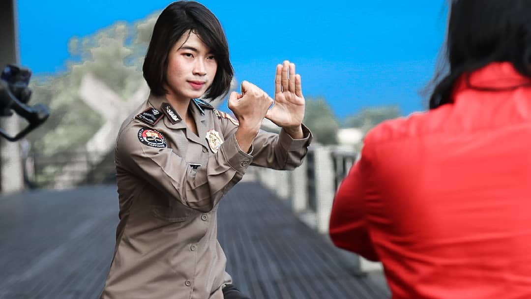 Briptu Marselina Oktavianti dengan kuda-kuda pencak silat andalannya. (foto: instagram.com/marselinaoktavianti) Briptu Marselina Oktavianti dengan kuda-kuda pencak silat andalannya. (foto: instagram.com/marselinaoktavianti)