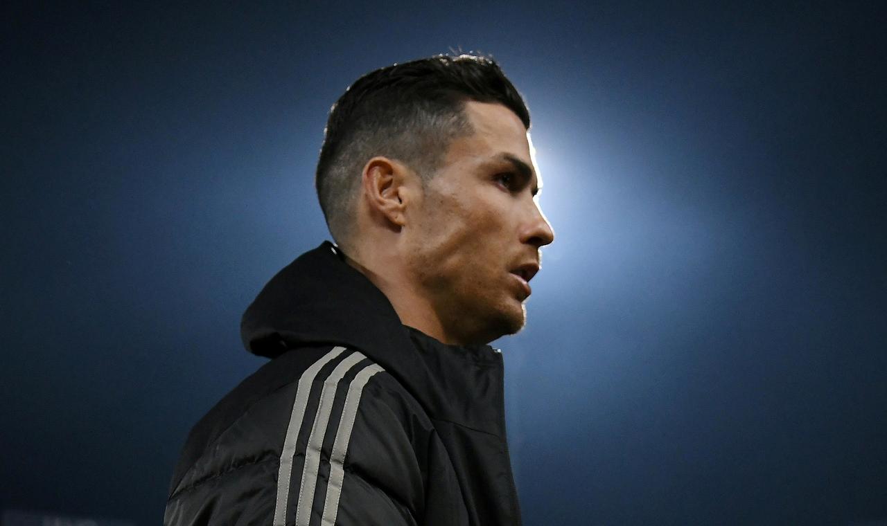 Nama megabintang Timnas Portugal, Cristiano Ronaldo, belakangan viral dan dikaitkan dengan polemik yang terjadi antara Israel dan Palestina.(foto: REUTERS/Alberto Lingria) Nama megabintang Timnas Portugal, Cristiano Ronaldo, belakangan viral dan dikaitkan dengan polemik yang terjadi antara Israel dan Palestina.(foto: REUTERS/Alberto Lingria)
