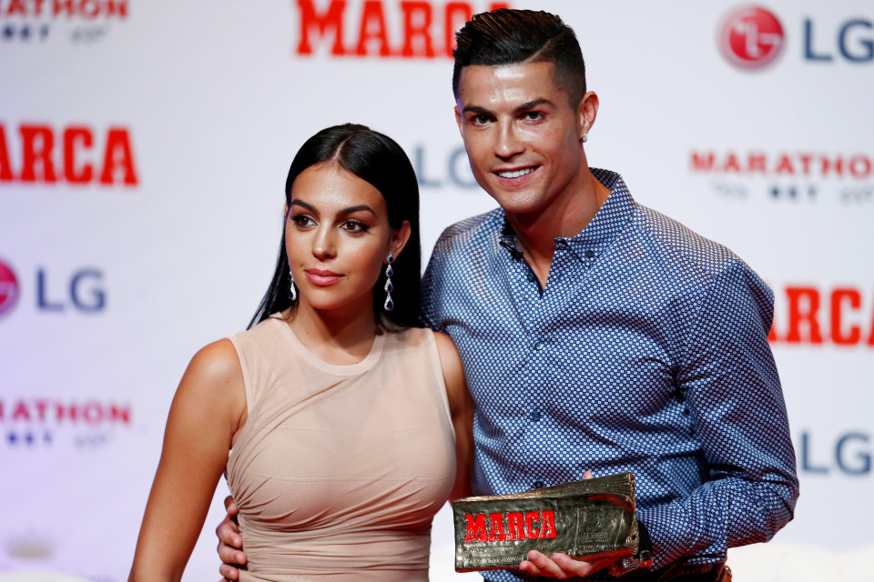 Cristiano Ronaldo dan kekasihnya, Georgina Rodriguez. (foto: Reuters/Juan Medina) Cristiano Ronaldo dan kekasihnya, Georgina Rodriguez. (foto: Reuters/Juan Medina)