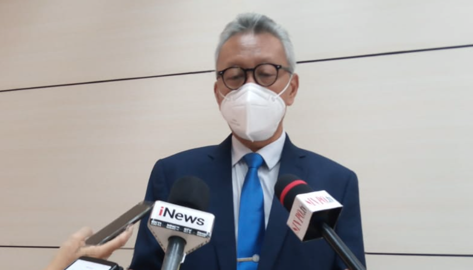 Direktur Jenderal Protokol dan Konsuler Kementerian Luar Negeri Andy Rachmianto mengatakan WNI yang berada di luar negeri tetap dapat vaksin. (foto: Mia Kamila/GenPI.co) Direktur Jenderal Protokol dan Konsuler Kementerian Luar Negeri Andy Rachmianto mengatakan WNI yang berada di luar negeri tetap dapat vaksin. (foto: Mia Kamila/GenPI.co)