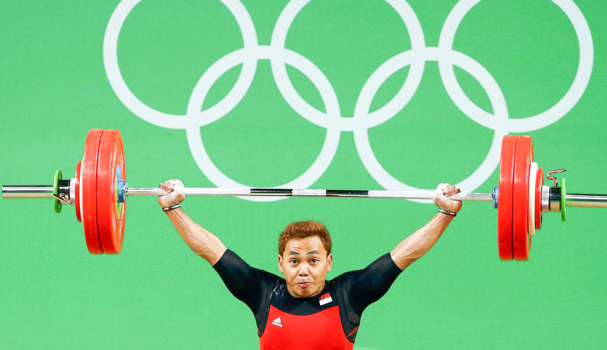 Jelang Olimpiade Tokyo yang akan berlangsung pada pertengahan bulan Juli 2021, lifter Eko Yuli Irawan seakan tidak peduli. (foto: Reuters/Yves Herman) Jelang Olimpiade Tokyo yang akan berlangsung pada pertengahan bulan Juli 2021, lifter Eko Yuli Irawan seakan tidak peduli. (foto: Reuters/Yves Herman)