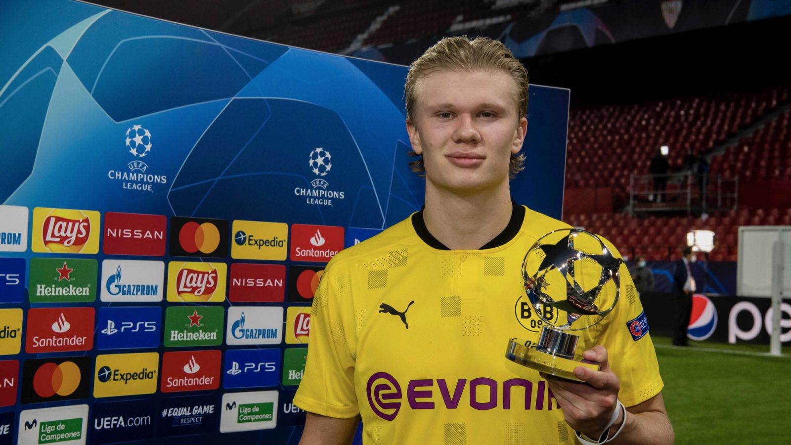 Erling Haaland terpilih sebagai Man of the Match Liga Champions di laga Sevilla vs Dortmund. (foto: twitter.com/BlackYellow) Erling Haaland terpilih sebagai Man of the Match Liga Champions di laga Sevilla vs Dortmund. (foto: twitter.com/BlackYellow)