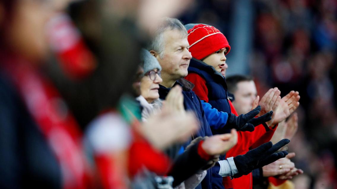 Liverpool berpesta dengan menghancurkan tuan rumah Manchester United di Old Trafford Stadium dengan skor 3-0. (foto: ReutersJason Cairnduff) Liverpool berpesta dengan menghancurkan tuan rumah Manchester United di Old Trafford Stadium dengan skor 3-0. (foto: ReutersJason Cairnduff)