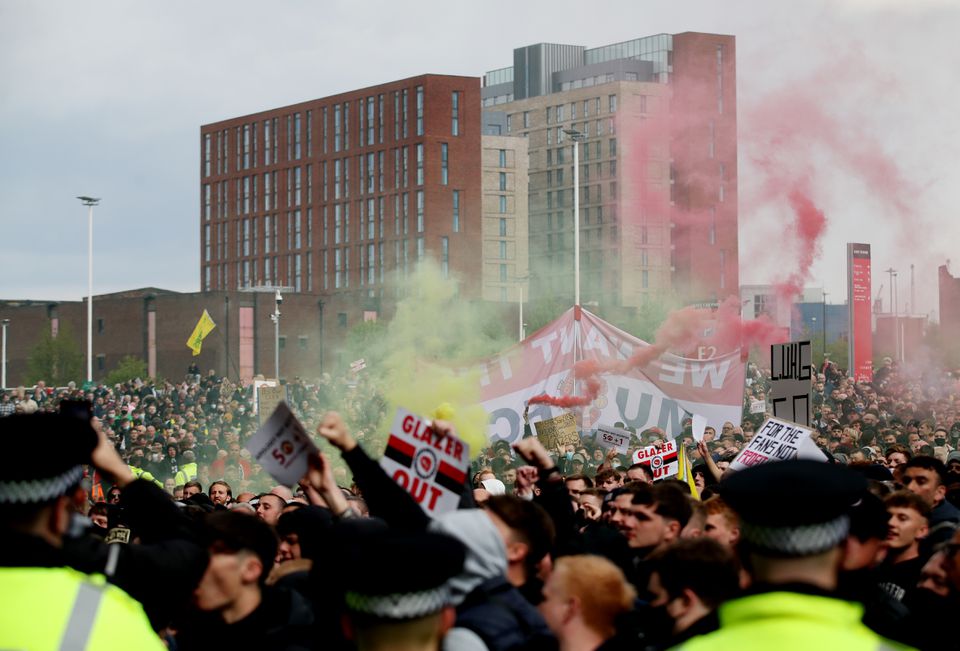 Pertandingan Liga Primer Inggris yang mempertemukan Manchester United vs Liverpool dapat disaksikan via link live streaming berikut ini. (foto: Reuters) Pertandingan Liga Primer Inggris yang mempertemukan Manchester United vs Liverpool dapat disaksikan via link live streaming berikut ini. (foto: Reuters)