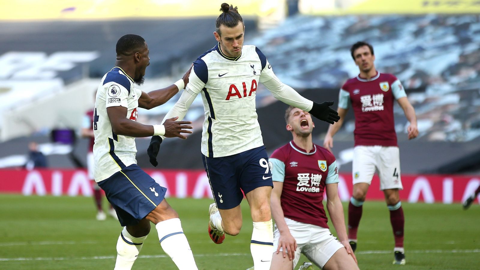 Gareth Bale selebrasi dalam laga Tottenham vs Burnley. (foto: twitter.com/SpursOfficial) Gareth Bale selebrasi dalam laga Tottenham vs Burnley. (foto: twitter.com/SpursOfficial)