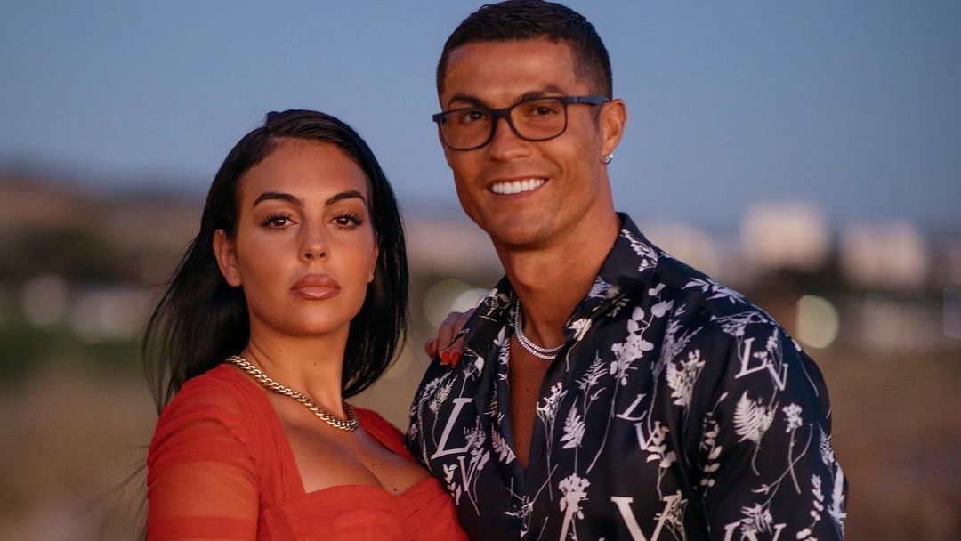Georgina Rodriguez bersama dengan Cristiano Ronaldo. (foto: instagram.com/georginagio) Georgina Rodriguez bersama dengan Cristiano Ronaldo. (foto: instagram.com/georginagio)