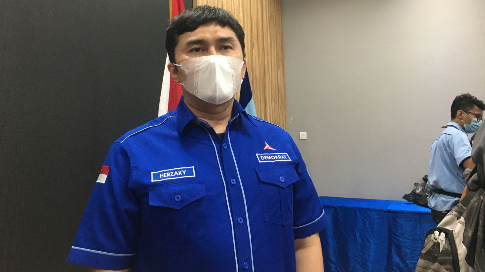 Kepala Badan Komunikasi Strategis Partai Demokrat Herzaky Mahendra blak-blakan meminta politisi Marzuki Alie berhenti membuat pernyataan yang mengada-ada. (foto: Mia Kamila/GenPI.co) Kepala Badan Komunikasi Strategis Partai Demokrat Herzaky Mahendra blak-blakan meminta politisi Marzuki Alie berhenti membuat pernyataan yang mengada-ada. (foto: Mia Kamila/GenPI.co)