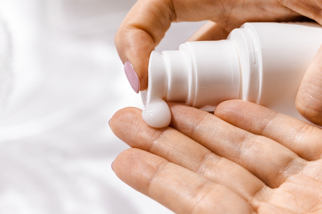 Memiliki wajah dan kulit yang terawat memang impian para wanita, namun terkadang penggunaan skincare dan kosmetik dianggap berbahaya dan mahal. (foto: pixabay) Memiliki wajah dan kulit yang terawat memang impian para wanita, namun terkadang penggunaan skincare dan kosmetik dianggap berbahaya dan mahal. (foto: pixabay)