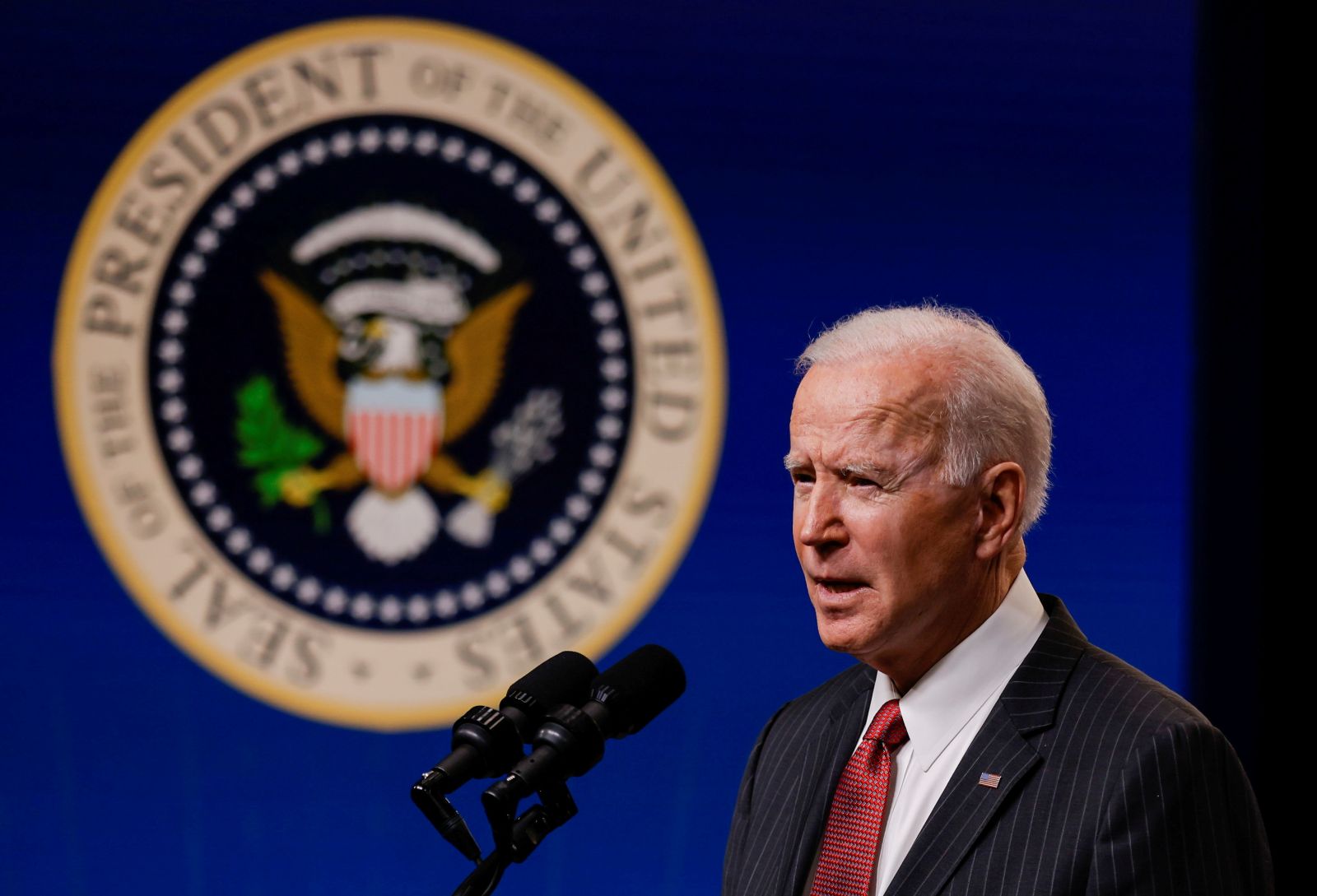 Presiden Amerika Serikat, Joe Biden, memberikan pesan tegas dalam teleponnya dengan Presiden China, Xi Jinping. (foto: REUTERS/Carlos Barria) Presiden Amerika Serikat, Joe Biden, memberikan pesan tegas dalam teleponnya dengan Presiden China, Xi Jinping. (foto: REUTERS/Carlos Barria)