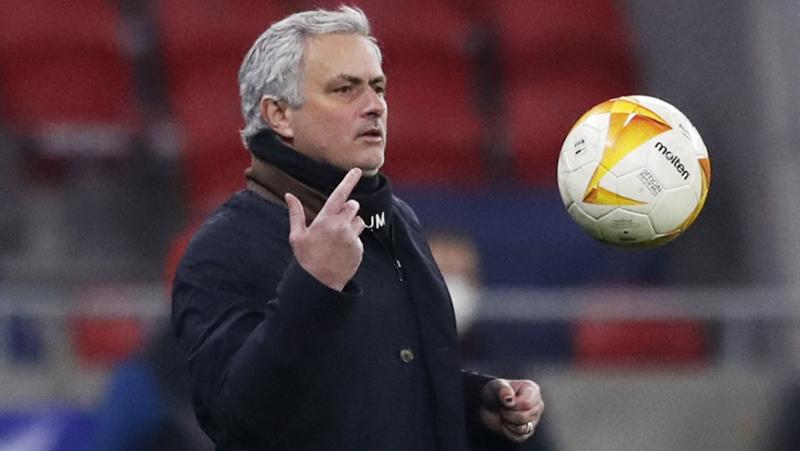 AS Roma langsung ketiban durian runtuh tak lama pasca mengumumkan bahwa mereka telah mendatangkan Jose Mourinho. (foto: REUTERS/Jason Cairnduff) AS Roma langsung ketiban durian runtuh tak lama pasca mengumumkan bahwa mereka telah mendatangkan Jose Mourinho. (foto: REUTERS/Jason Cairnduff)