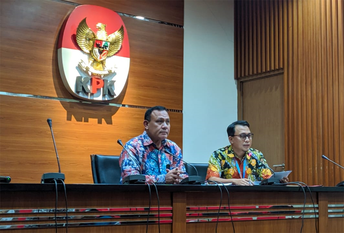 Ketua Komisi Pemberantasan Korupsi (KPK) ngamuk usai dirinya merasa kecolongan akibat barang bukti suap hilang bersamaan dengan truk yang membawanya. (foto: Fathan Sinaga/JPNN) Ketua Komisi Pemberantasan Korupsi (KPK) ngamuk usai dirinya merasa kecolongan akibat barang bukti suap hilang bersamaan dengan truk yang membawanya. (foto: Fathan Sinaga/JPNN)