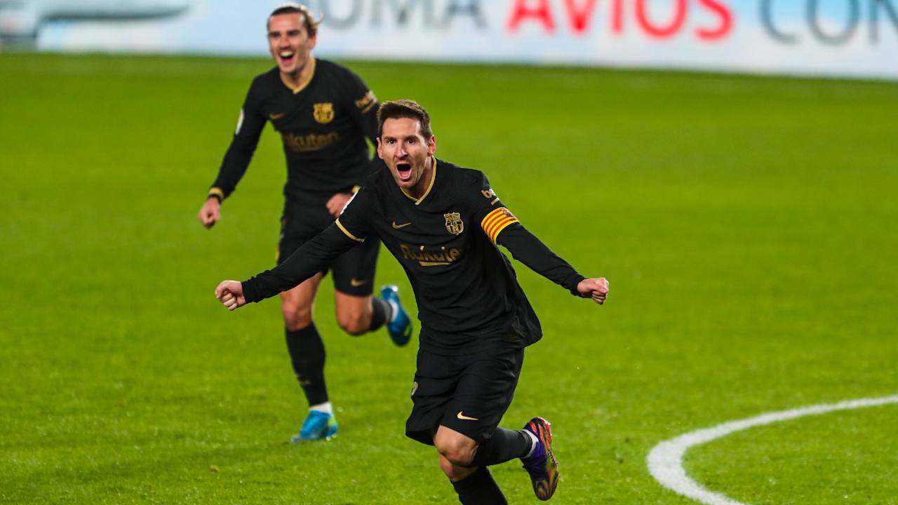 Lionel Messi berselebrasi usai mencetak gol di laga Granada vs Barcelona. (foto: twitter.com/FCBarcelona) Lionel Messi berselebrasi usai mencetak gol di laga Granada vs Barcelona. (foto: twitter.com/FCBarcelona)