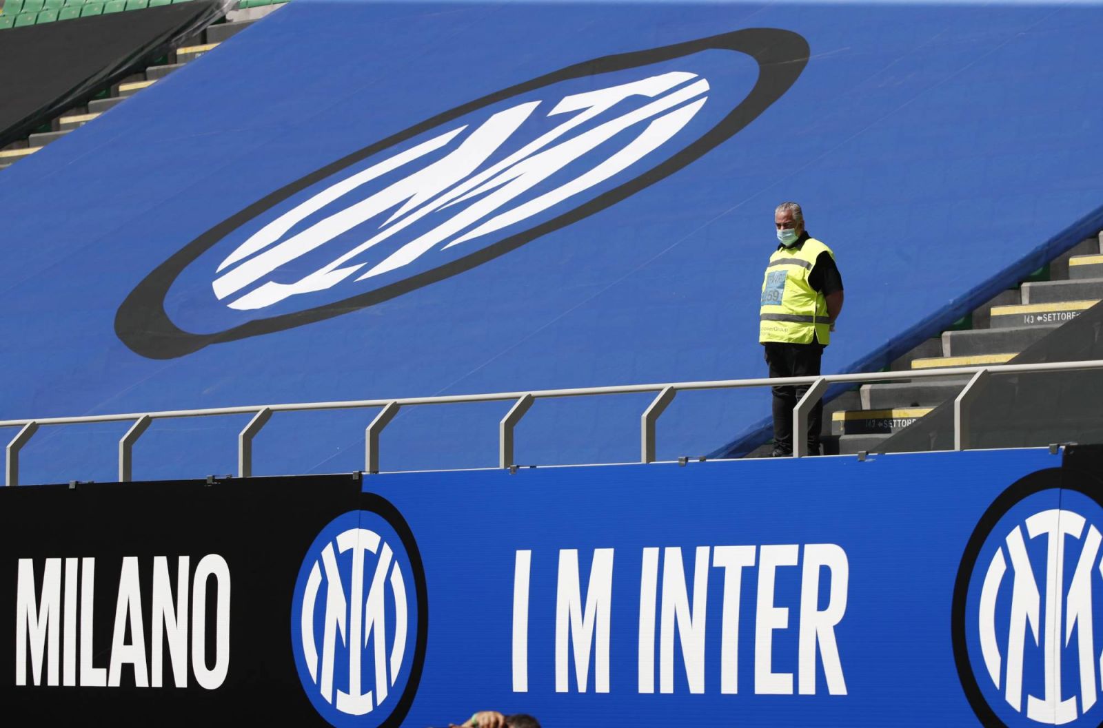 Bukannya mendapatkan bonus, para pemain Inter Milan dikabarkan tidak akan mendapatkan gaji selama dua bulan pasca juara Serie A Italia musim 2020/21. (foto: Reuters) Bukannya mendapatkan bonus, para pemain Inter Milan dikabarkan tidak akan mendapatkan gaji selama dua bulan pasca juara Serie A Italia musim 2020/21. (foto: Reuters)
