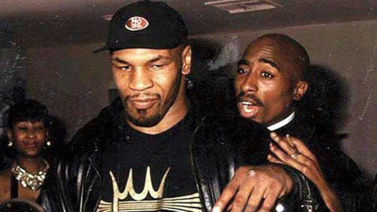 Mike Tyson dan Tupac Shakur. foto: essentiallysports Mike Tyson dan Tupac Shakur. foto: essentiallysports