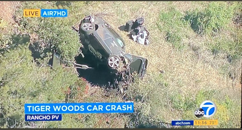 Mobil Tiger Woods yang mengalami kecelakaan parah. (foto: twitter.com/AdamSchefter) Mobil Tiger Woods yang mengalami kecelakaan parah. (foto: twitter.com/AdamSchefter)