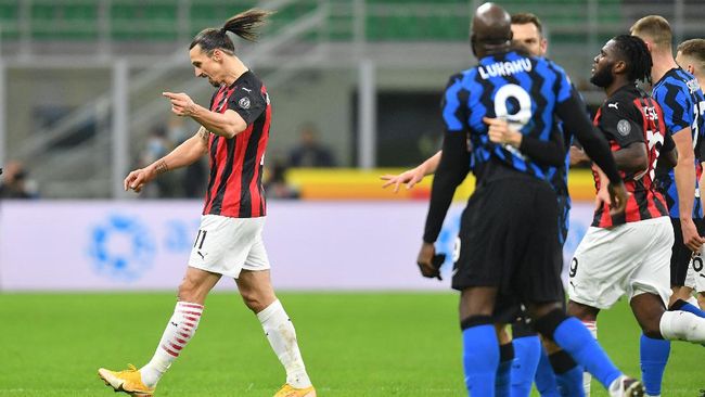 Perselisihan Zlatan Ibrahimovic dan Romelu Lukaku di Laga Inter Milan vs AC Milan. (foto: REUTERS/DANIELE MASCOLO) Perselisihan Zlatan Ibrahimovic dan Romelu Lukaku di Laga Inter Milan vs AC Milan. (foto: REUTERS/DANIELE MASCOLO)