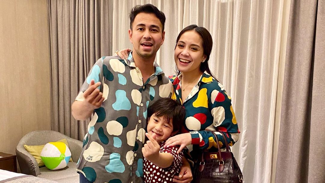 Di tengah masa-masa kehamilan Nagita Slavina, sang suami, Raffi Ahmad, mengatakan istrinya tersebut cengeng. (foto: instagram.com/raffinagita1717) Di tengah masa-masa kehamilan Nagita Slavina, sang suami, Raffi Ahmad, mengatakan istrinya tersebut cengeng. (foto: instagram.com/raffinagita1717)