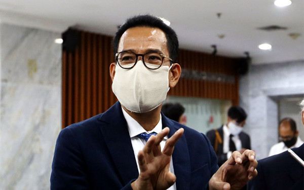 Ahli hukum tata negara, Refly Harun, memberi kritik kepada Politikus Partai Gerindra, Arief Poyuono terkait Presiden Joko Widodo (Jokowi) yang akan menjabat 3 periode. (foto: Ricardo/JPNN) Ahli hukum tata negara, Refly Harun, memberi kritik kepada Politikus Partai Gerindra, Arief Poyuono terkait Presiden Joko Widodo (Jokowi) yang akan menjabat 3 periode. (foto: Ricardo/JPNN)