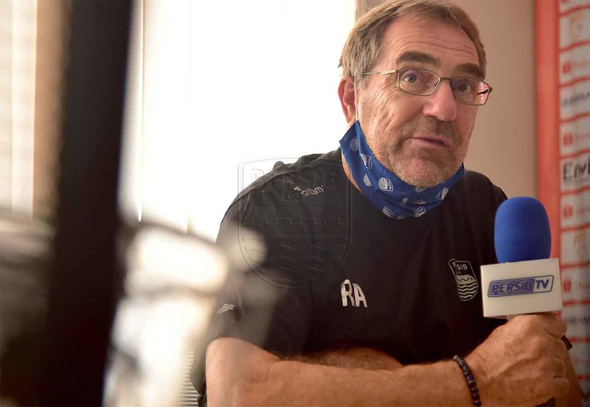 PSS Sleman bak tertimpa durian runtuh pasca lawannya, Persib Bandung memberikan kabar buruk belum lama ini. (foto: Persib.co.id) PSS Sleman bak tertimpa durian runtuh pasca lawannya, Persib Bandung memberikan kabar buruk belum lama ini. (foto: Persib.co.id)