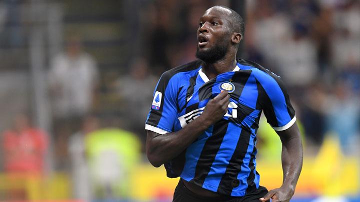 Romelu Lukaku berselebrasi dalam laga AC Milan vs Inter Milan. (foto: REUTERS/Daniele Mascolo) Romelu Lukaku berselebrasi dalam laga AC Milan vs Inter Milan. (foto: REUTERS/Daniele Mascolo)