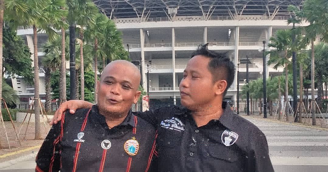 Mendiang Sapri Pantun ternyata memiliki kenangan yang menggetarkan jiwa para Jakmania dan Aremania. (foto: instagram.com/sapri_pantun) Mendiang Sapri Pantun ternyata memiliki kenangan yang menggetarkan jiwa para Jakmania dan Aremania. (foto: instagram.com/sapri_pantun)