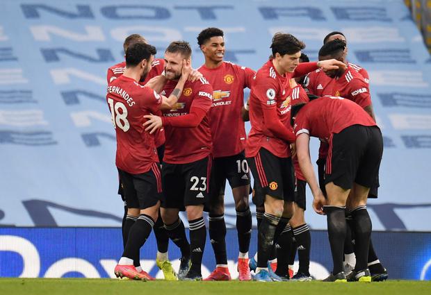 Skuad Man United selebrasi usai mengalahkan Man City. (foto: REUTERS/Peter Powell) Skuad Man United selebrasi usai mengalahkan Man City. (foto: REUTERS/Peter Powell)