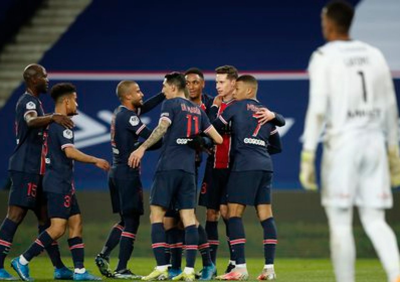 Bagaikan ketiban durian runtuh, Paris Saint-Germain (PSG) mendadak bisa menjuarai Liga Champions secara langsung. (foto: Reuters) Bagaikan ketiban durian runtuh, Paris Saint-Germain (PSG) mendadak bisa menjuarai Liga Champions secara langsung. (foto: Reuters)