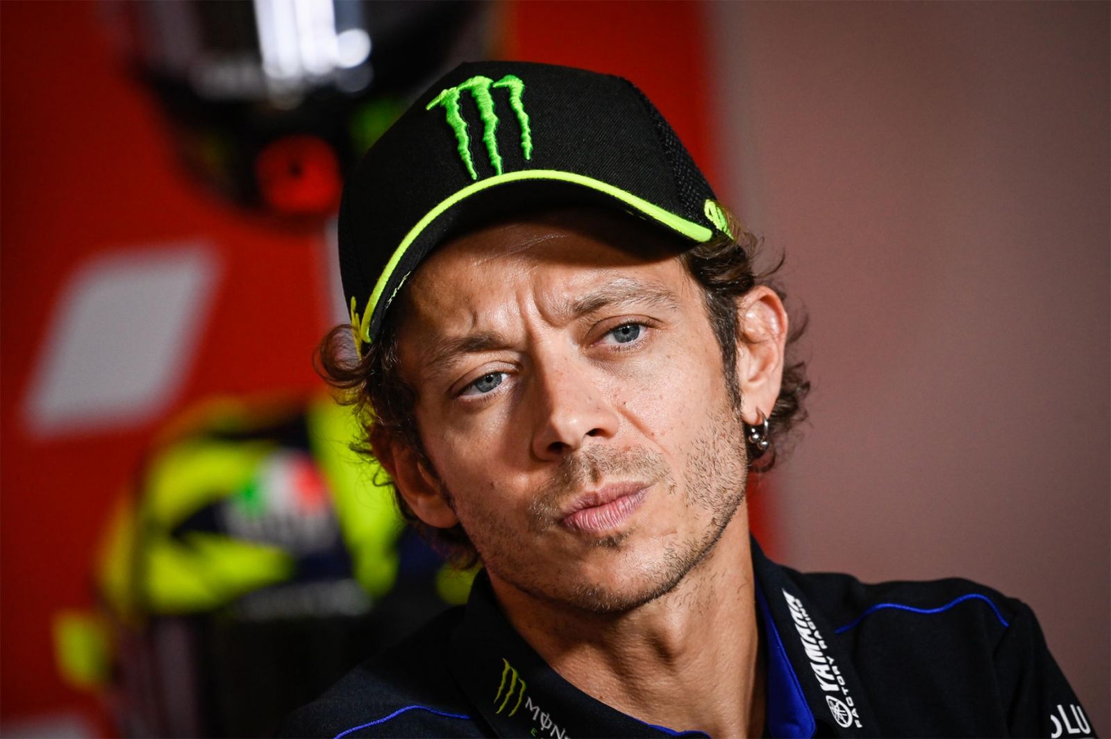 Kabar tak sedap datang dari pembalap legendaris MotoGP, Valentino Rossi beserta tim asuhannya Sky VR46 yang kini tengah berada di ujung tanduk karena bangkrut. (foto: MotoGP) Kabar tak sedap datang dari pembalap legendaris MotoGP, Valentino Rossi beserta tim asuhannya Sky VR46 yang kini tengah berada di ujung tanduk karena bangkrut. (foto: MotoGP)