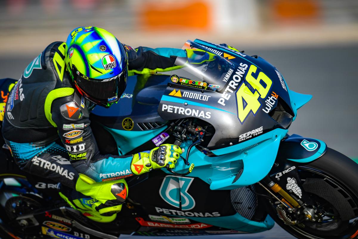 Dalam keterpurukannya, pembalap legendaris MotoGP, Valentino Rossi kembali 'membual' tentang kebangkitannya pada laga mendatang. (foto: MotoGP) Dalam keterpurukannya, pembalap legendaris MotoGP, Valentino Rossi kembali 'membual' tentang kebangkitannya pada laga mendatang. (foto: MotoGP)