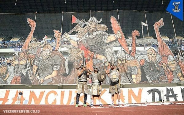 Jelang bentrok melawan Persija Jakarta di final Piala Menpora, Viking Persib pun melakukan sebuah manuver yang mengejutkan. (foto: vikingpersib) Jelang bentrok melawan Persija Jakarta di final Piala Menpora, Viking Persib pun melakukan sebuah manuver yang mengejutkan. (foto: vikingpersib)
