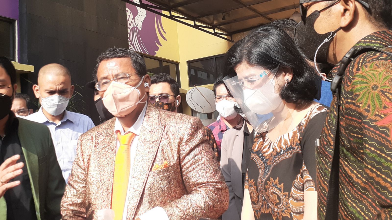 Desiree Tarigan dan kuasa hukumnya, Hotman Paris Hutapea. Foto: Puji Langgeng/GenPI.co. Desiree Tarigan dan kuasa hukumnya, Hotman Paris Hutapea. Foto: Puji Langgeng/GenPI.co.