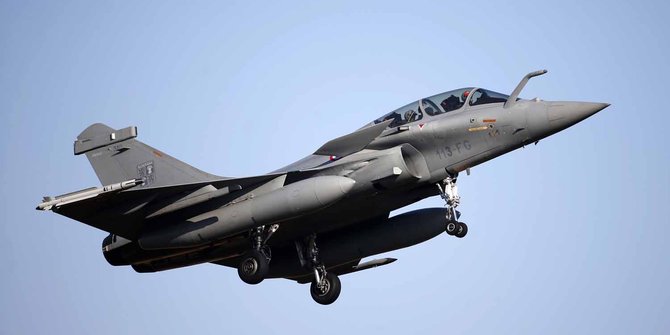 Pesawat jet tempu Prancis. Foto: Reuters/Charles Piatiau. Pesawat jet tempu Prancis. Foto: Reuters/Charles Piatiau.