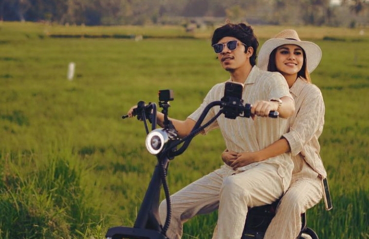 Pasangan selebritas Atta Halilintar & Aurel Hermansyah. Foto: Instagram/attahalilintar. Pasangan selebritas Atta Halilintar & Aurel Hermansyah. Foto: Instagram/attahalilintar.