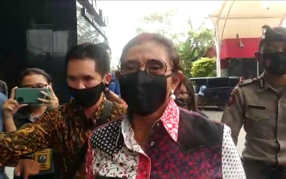 Mantan Menteri Kelautan dan Perikanan (KKP) Susi Pudjiastuti sambangi Gedung Merah Putih Komisi Pemberantasan Korupsi (KPK) pada (18/3/2021). Foto: JPNN. Mantan Menteri Kelautan dan Perikanan (KKP) Susi Pudjiastuti sambangi Gedung Merah Putih Komisi Pemberantasan Korupsi (KPK) pada (18/3/2021). Foto: JPNN.