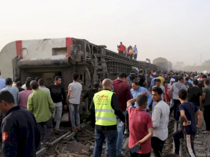 Kecelakaan kereta api di Mesir. Foto: Reuters. Kecelakaan kereta api di Mesir. Foto: Reuters.
