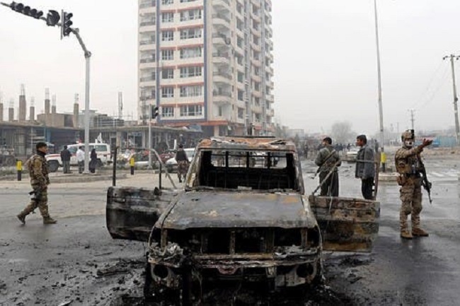 Ilustrasi-Pasukan keamanan Afghanistan melakukan inspeksi di lokasi ledakan di Kabul, Afghanistan. Foto: Reuters/ton. Ilustrasi-Pasukan keamanan Afghanistan melakukan inspeksi di lokasi ledakan di Kabul, Afghanistan. Foto: Reuters/ton.