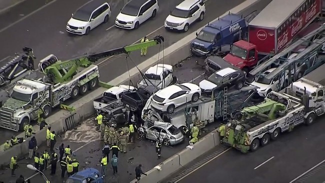 Tabrakan beruntun 100 kendaraan di Texas, Amerika Serikat. Foto: NBC5 via Reuters. Tabrakan beruntun 100 kendaraan di Texas, Amerika Serikat. Foto: NBC5 via Reuters.