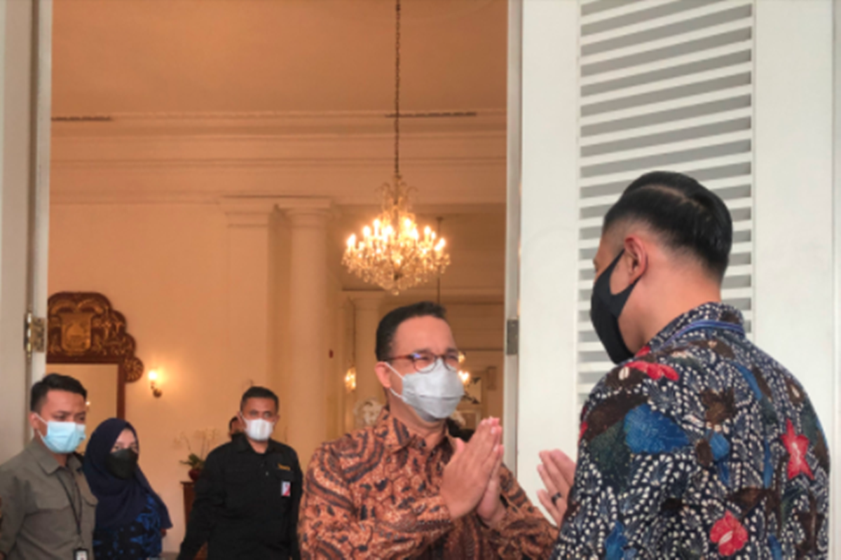 AHY dan Anies Baswedan saat bertemu di Balai Kota pada Kamis, 6 Mei 2021 (foto: Mia Kamila/GenPI.co) AHY dan Anies Baswedan saat bertemu di Balai Kota pada Kamis, 6 Mei 2021 (foto: Mia Kamila/GenPI.co)