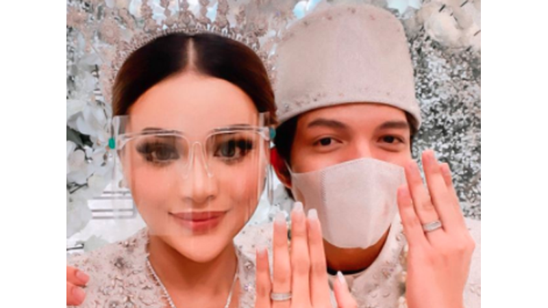 Atta Halilintar dan Aurel resmi menjadi suami istri (foto: SC IG @attahalilintar) Atta Halilintar dan Aurel resmi menjadi suami istri (foto: SC IG @attahalilintar)