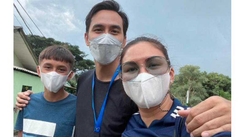 Donna Agnesia dan Darius Sinathrya anak sulung mereka kini telah remaja, Lionel Nathan Sinathrya (foto: SC IG @dagnesia) Donna Agnesia dan Darius Sinathrya anak sulung mereka kini telah remaja, Lionel Nathan Sinathrya (foto: SC IG @dagnesia)