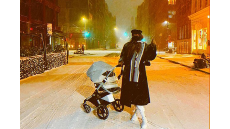 Gigi Hadid dan putrinya yang berusia 4 bulan (foto: SC IG @gigihadid) Gigi Hadid dan putrinya yang berusia 4 bulan (foto: SC IG @gigihadid)