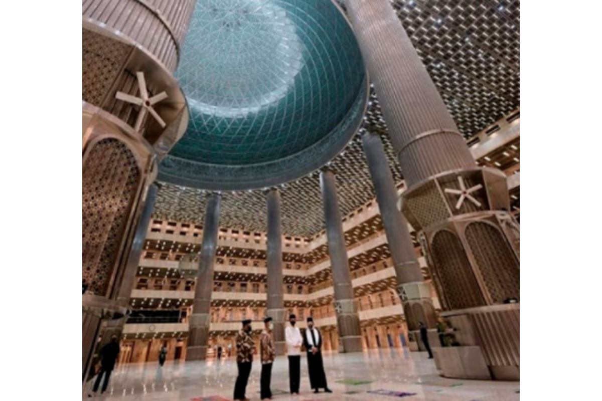 Presiden Jokowi saat meresmikan tanda selesainya renovasi Masjid Istiqlal, Kamis, 7 Januari 2021 (foto: SC IG @jokowi) Presiden Jokowi saat meresmikan tanda selesainya renovasi Masjid Istiqlal, Kamis, 7 Januari 2021 (foto: SC IG @jokowi)