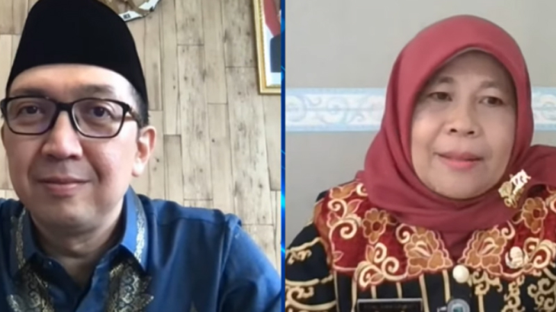Dirjen GTK) Kemendikbud Iwan Syahril dan Kepala Dinas Pendidikan (Disdik) Kota Salatiga Yuni Ambarwati (foto: SC Kemendikbud) Dirjen GTK) Kemendikbud Iwan Syahril dan Kepala Dinas Pendidikan (Disdik) Kota Salatiga Yuni Ambarwati (foto: SC Kemendikbud)