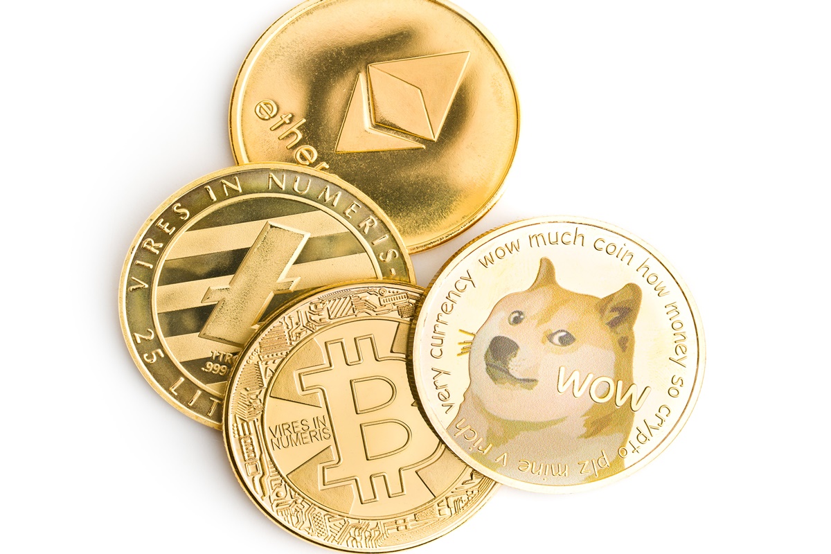 Mata uang kripto Ethereum dan Dogecoin terus mencetak prestasi. Dua uang digital ini terus memepet popularitas Bitcoin (foto: jirkaejc/envato) Mata uang kripto Ethereum dan Dogecoin terus mencetak prestasi. Dua uang digital ini terus memepet popularitas Bitcoin (foto: jirkaejc/envato)