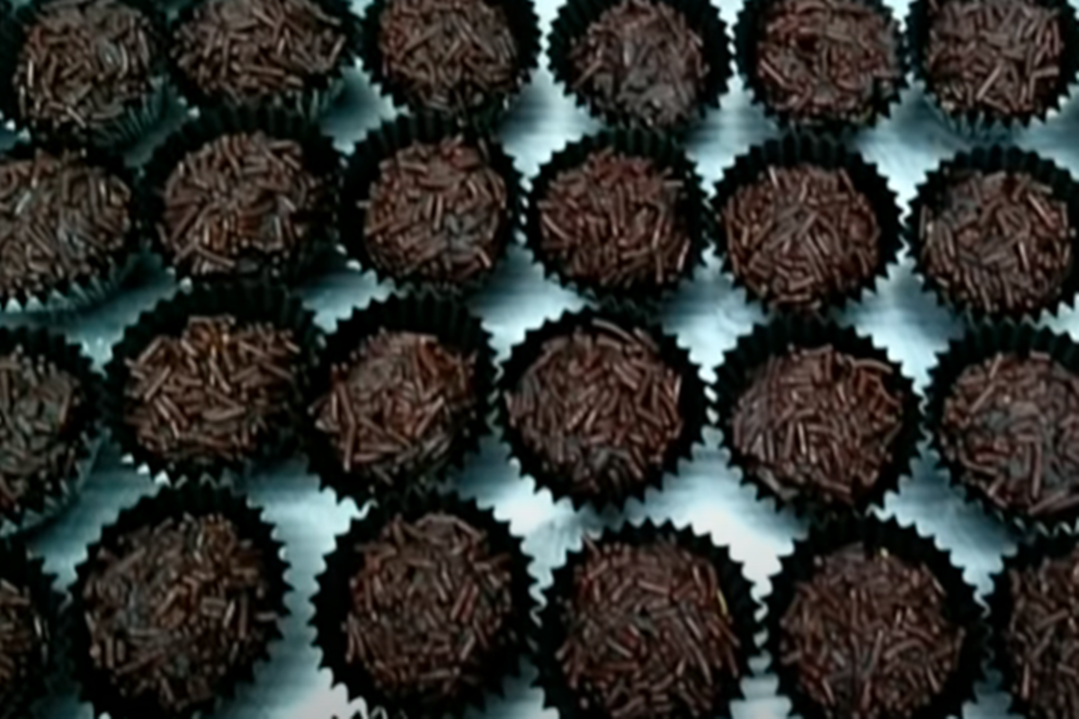 Kue kering rambutan (foto: SC YouTube CR COOK) Kue kering rambutan (foto: SC YouTube CR COOK)