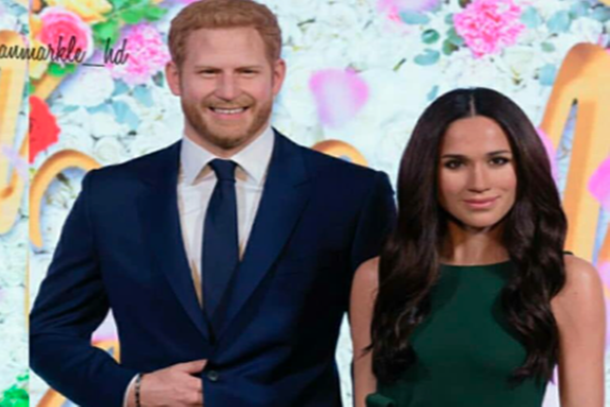 Patung lilin Pangeran Harry dan Meghan Markle pindah zona (sumber foto: SC Twitter @fashionistapc) Patung lilin Pangeran Harry dan Meghan Markle pindah zona (sumber foto: SC Twitter @fashionistapc)