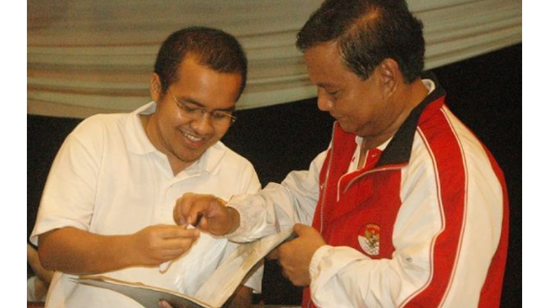 Andi Istiabudi saat minta tekenan Prabowo Subianto (foto: SC IG @andi_istiabudi) Andi Istiabudi saat minta tekenan Prabowo Subianto (foto: SC IG @andi_istiabudi)