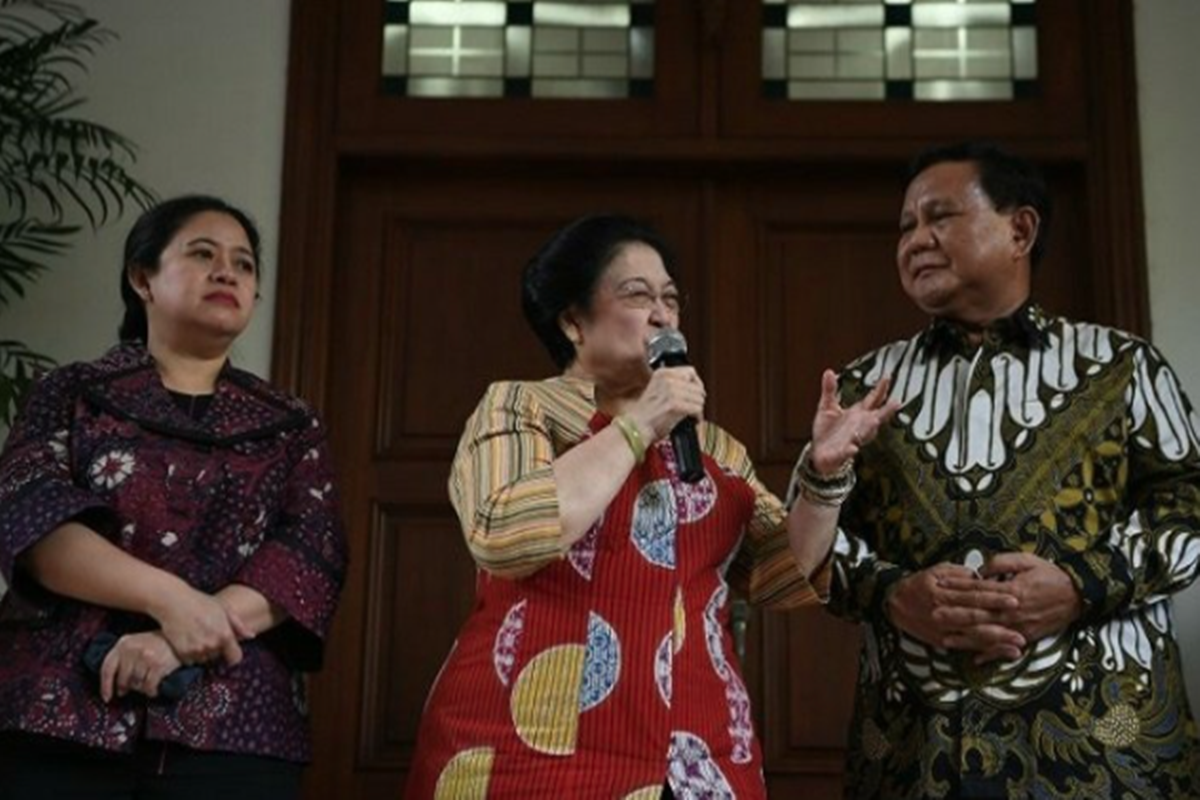 Prabowo Subianto bersama Megawati serta Puan Maharani (foto: Antara) Prabowo Subianto bersama Megawati serta Puan Maharani (foto: Antara)